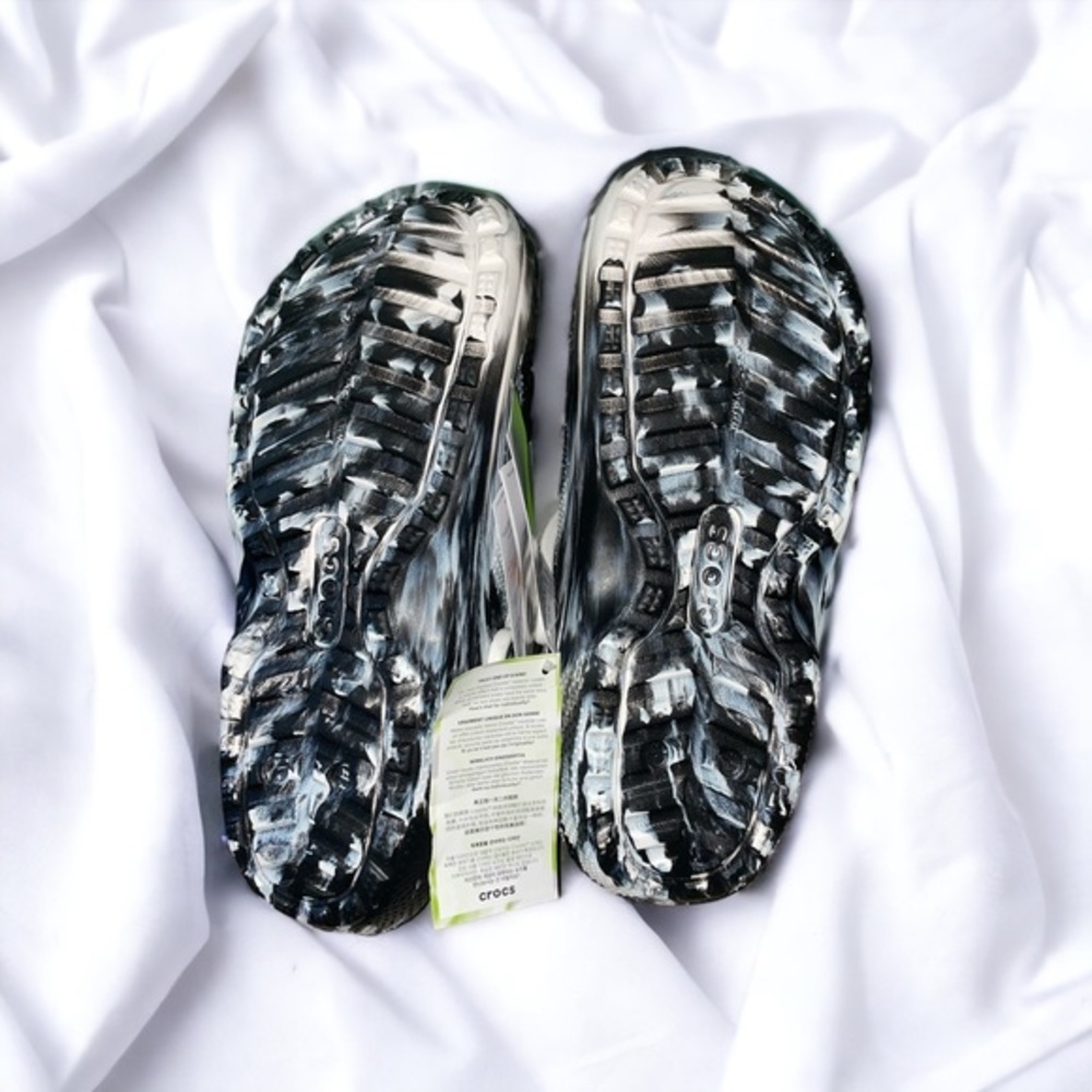 ❇️NWT❇️ Crocs Classic Lined Marbled Clog - Picture 5 of 10